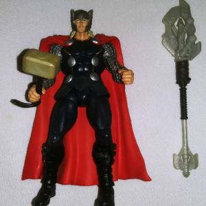 Marvel universe hasbro 2013 Avengers Assemble shield gear Thumder axe Thor