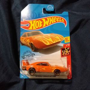 Hot Wheels 69 Dodge Charger Daytona HW FLAMES 2017