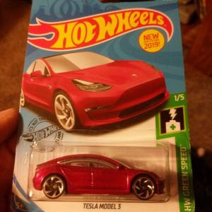 TESLA MODEL 3