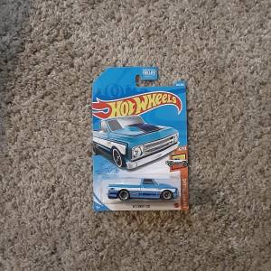2021 HW '67 CHEVY C10 #203/250. HW ROD TRUCKS #4/10.
